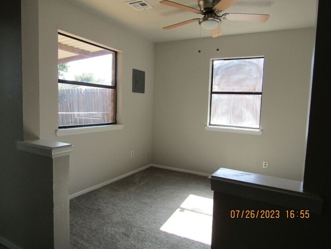 Building Photo - Very nice townhome located in the Heritage...
