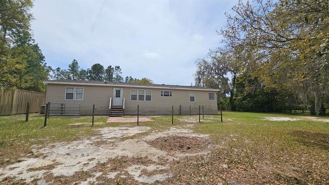 Building Photo - 13417 Tyrone St