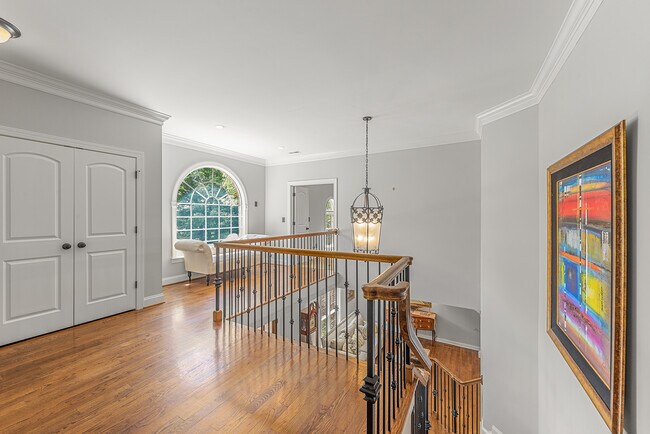 Building Photo - 405 Pondview Ct