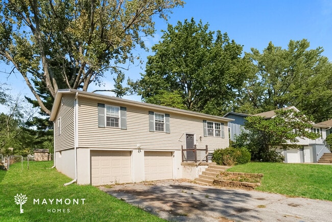 Building Photo - 313 NE Lakeview Dr