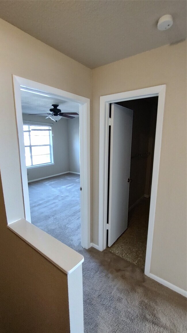 Building Photo - 4513 1/2 Bernardo De Galvez Ave