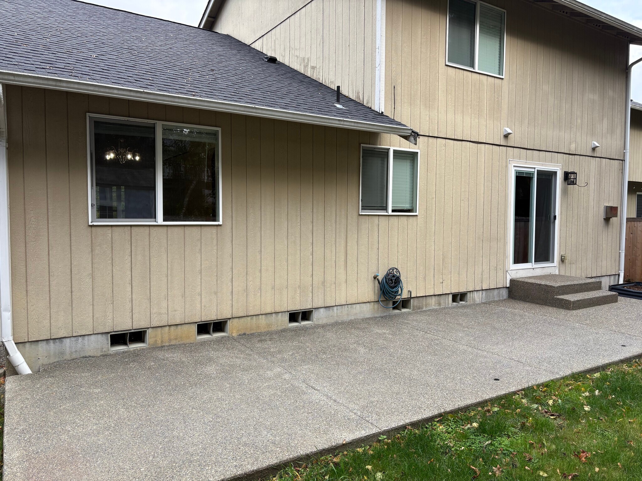 Building Photo - 8402 49th Loop SE
