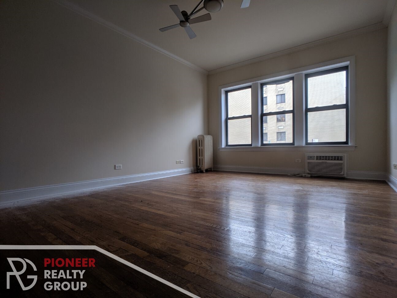 Building Photo - 736 W Addison St