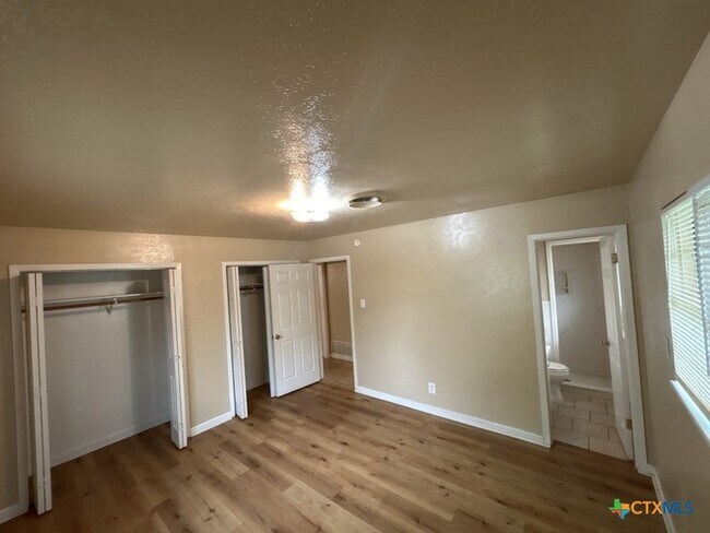 Building Photo - 1814 Crestridge Dr