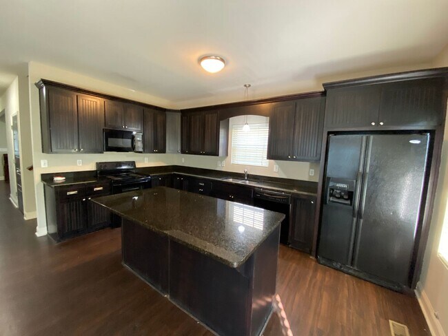 Building Photo - PRE-LEASING FOR AUGUST 2026!