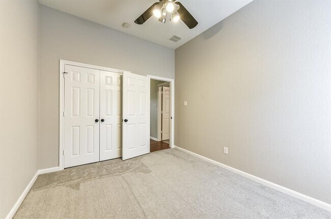 Building Photo - 15723 Chapel Lake Dr