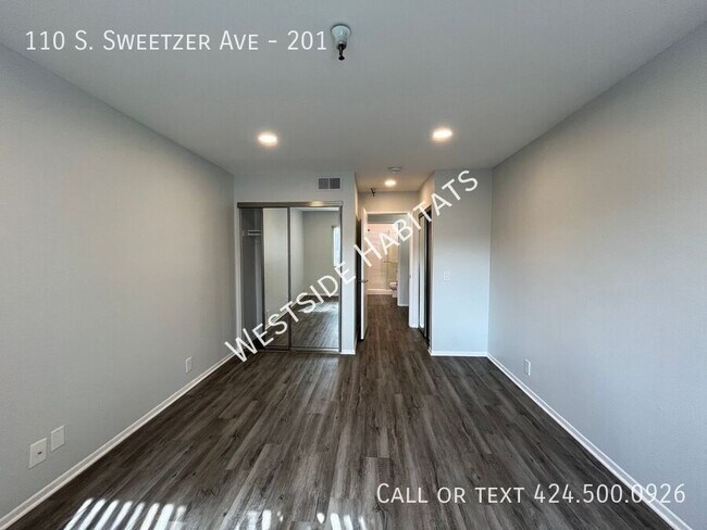 Building Photo - 110 Sweetzer Ave