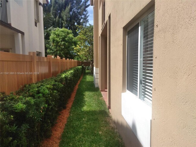 Building Photo - 3364 SW 28th Terrace