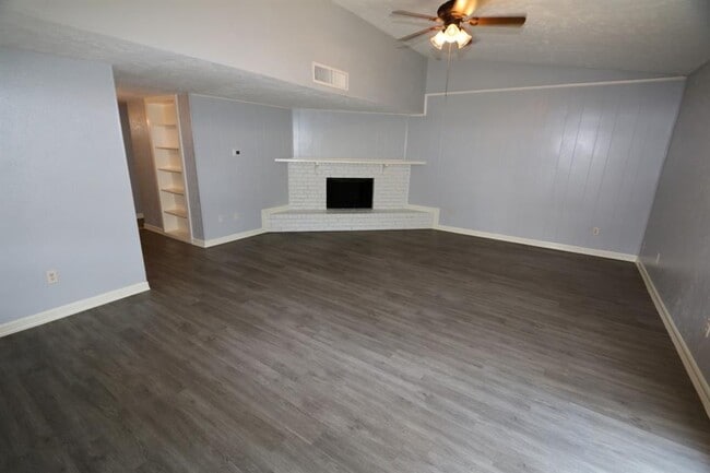 Building Photo - 3811 Cypressdale Dr