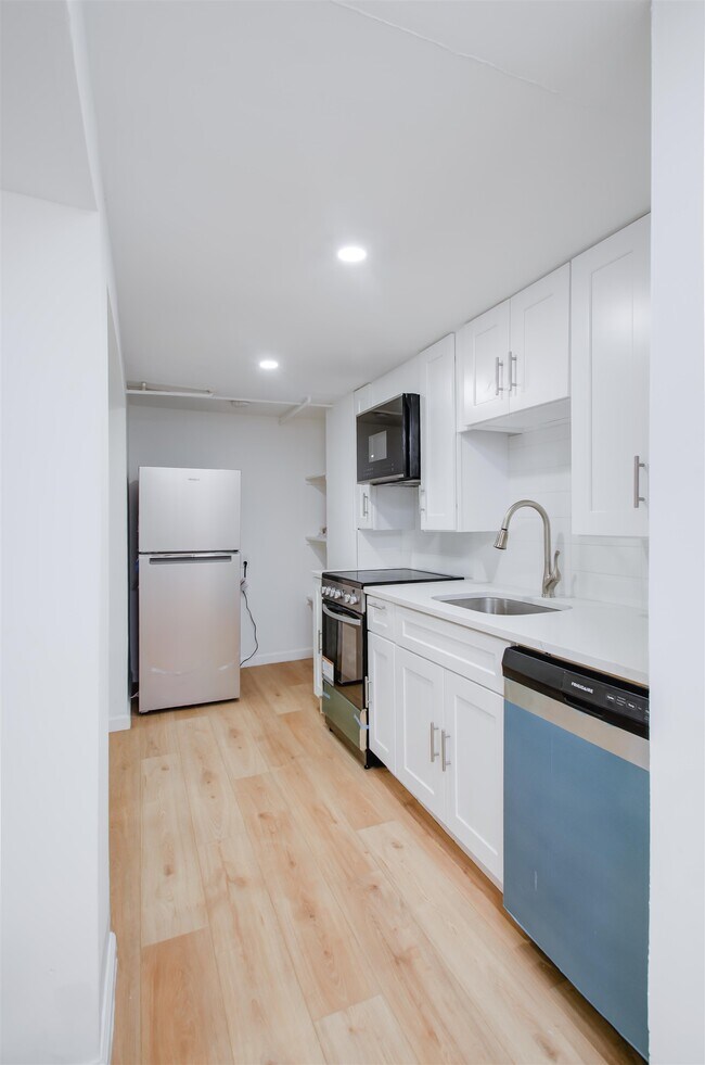 Building Photo - 251 Halladay St