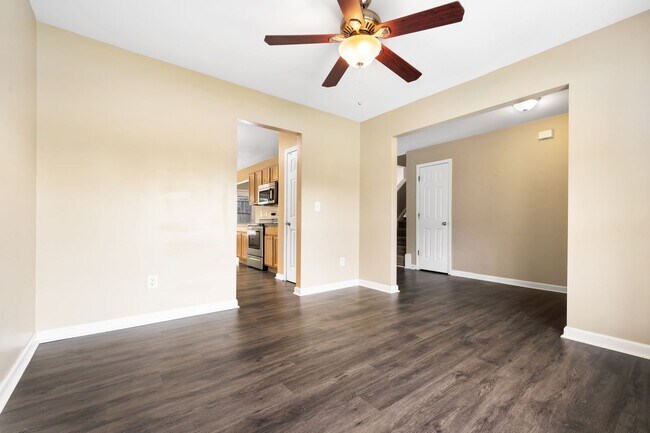 Building Photo - Beautiful 3BR Home with Fenced in Yard & 2-Car Garage in Raleigh