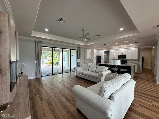 Building Photo - 4402 Chiquita Blvd S