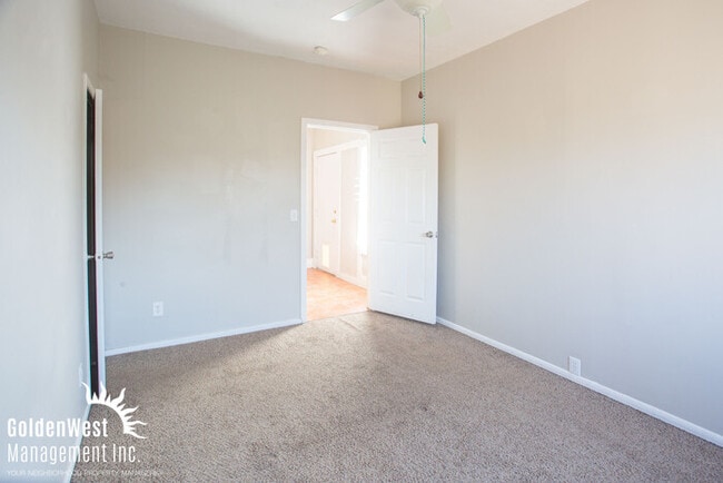 Building Photo - Charming 2Bdm 1Ba Duplex in Greater Corona...