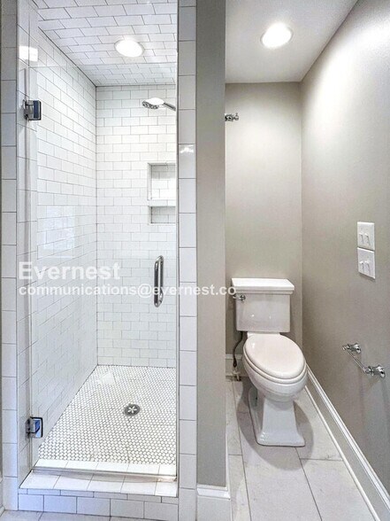 Building Photo - 950 Marguerite Dr