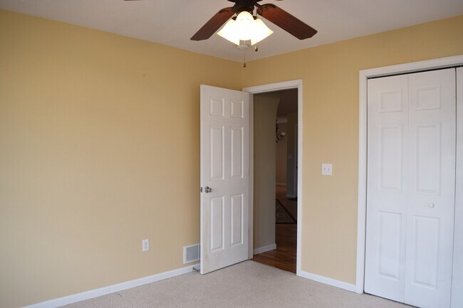 Building Photo - Located in the popular Woodland Hills Subd...