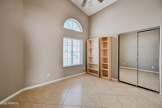 Building Photo - 3830 E Tanglewood Dr