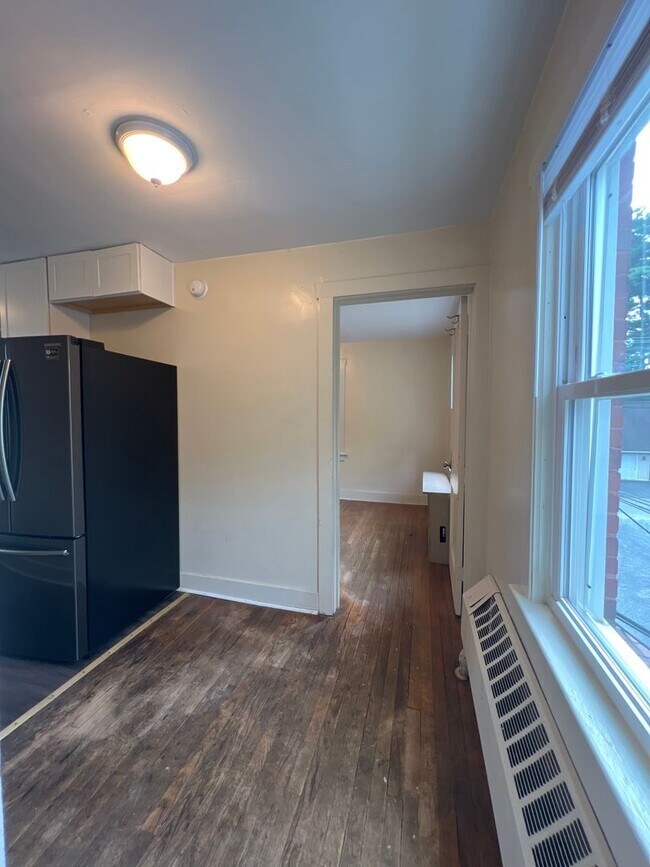 Building Photo - Flexible move in date! Two Bedroom apartme...