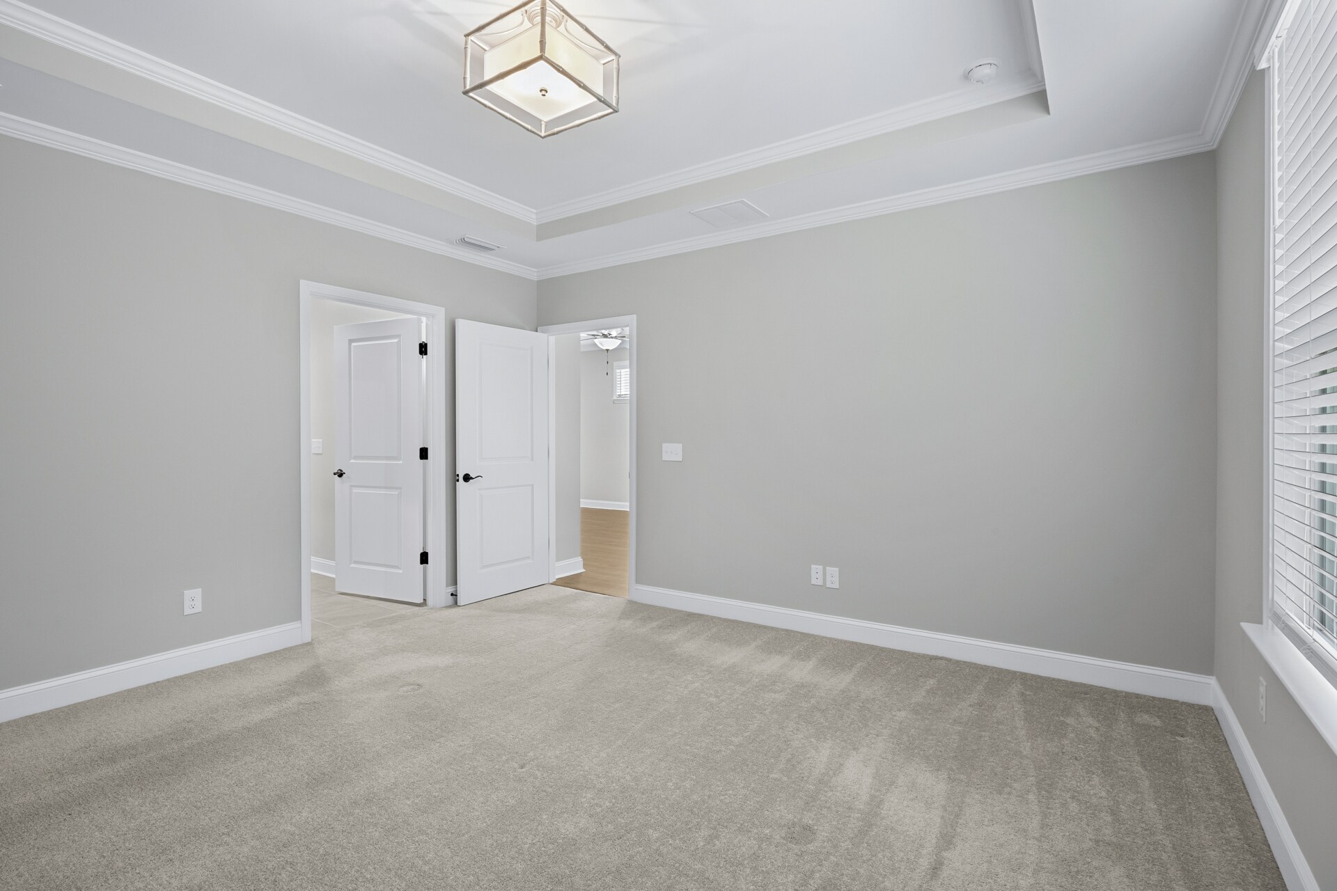 Building Photo - 686 Destiny Dr