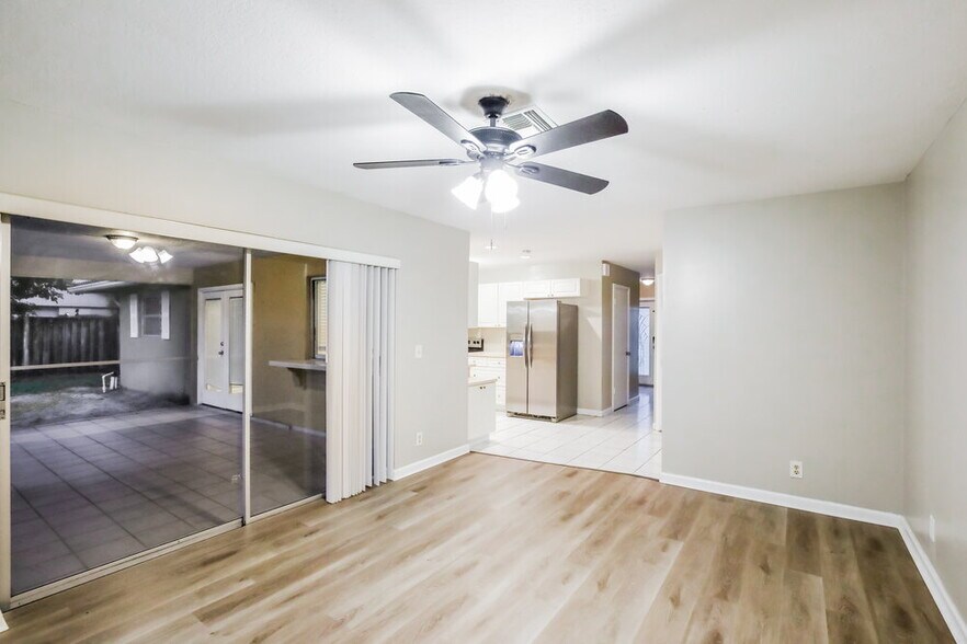 Building Photo - 12695 Westport Cir
