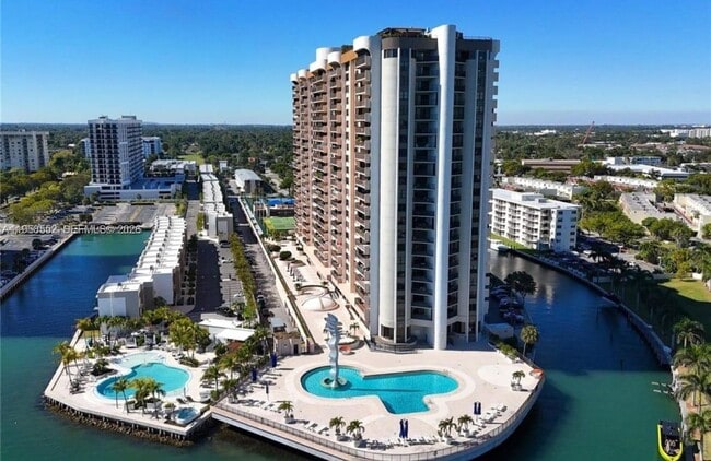 Building Photo - 1800 NE 114th St