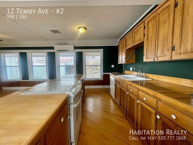 Building Photo - 12 Temby Ave