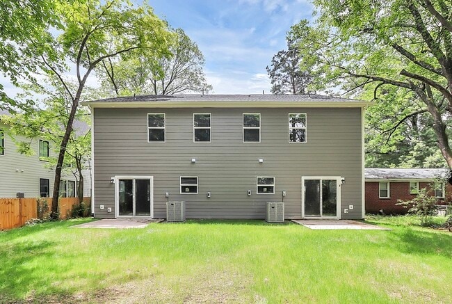 Building Photo - 2732 Catalina Ave