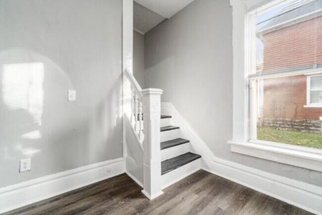 Building Photo - 360 N Garfield Ave