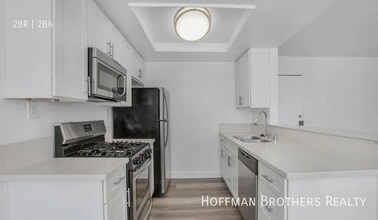 Building Photo - 1320 N Sierra Bonita Ave