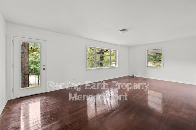 Building Photo - 1133 Woodslee St