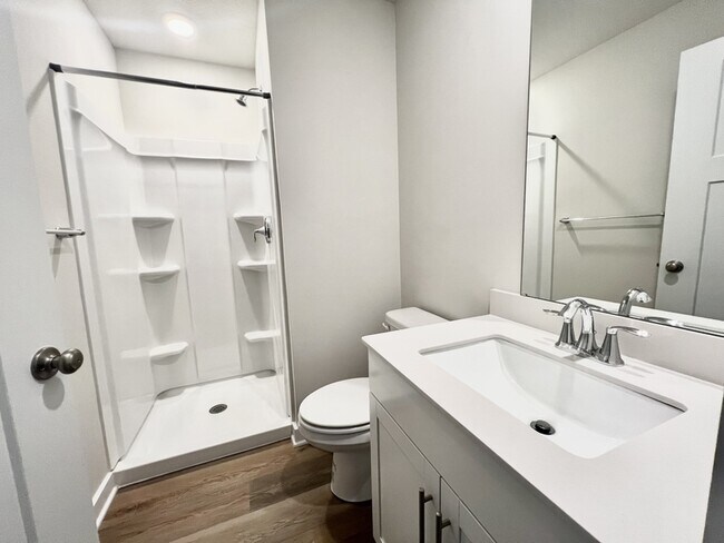 Building Photo - 529 Cooper St