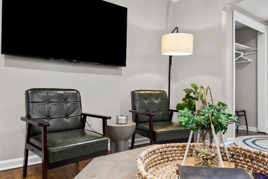 Building Photo - 8254 Mary Ann Ave