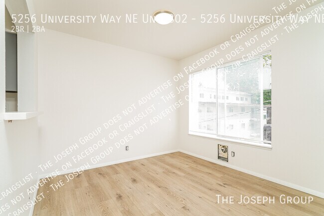 Building Photo - 5256 University Wy NE