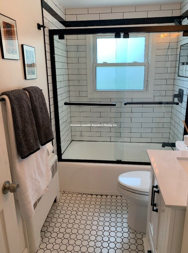 Building Photo - 53 Gale St