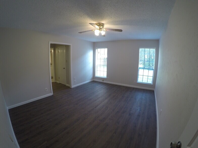 Master bedroom - 1604 Timbercreek Rd