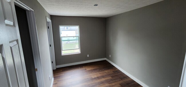 Building Photo - 429-431 Bolander