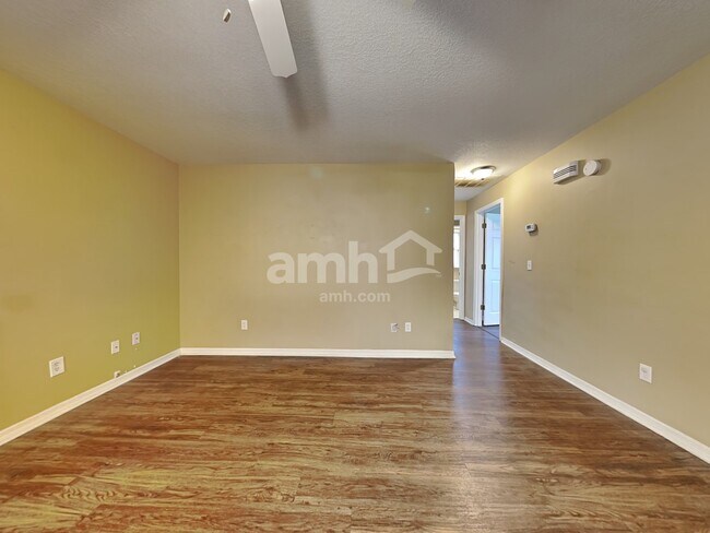 Building Photo - 220 Bryan Oak Avenue