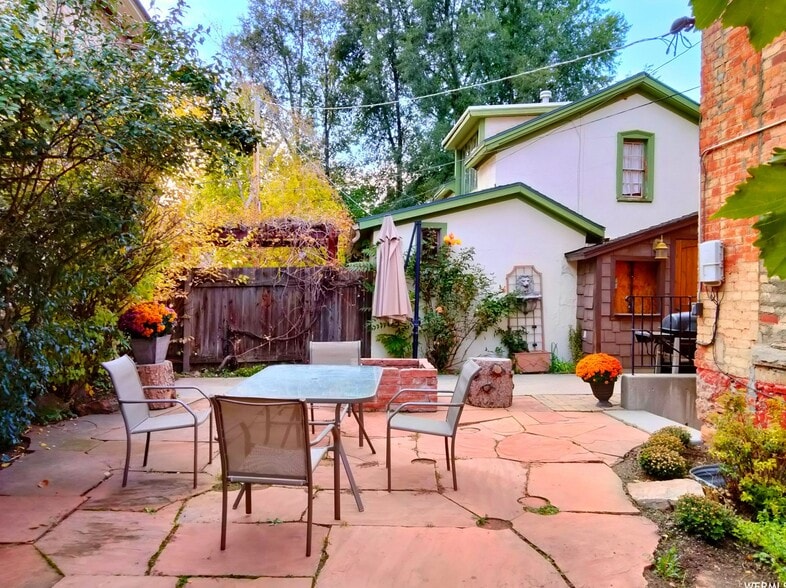 Building Photo - 486-1 E 3rd Ave