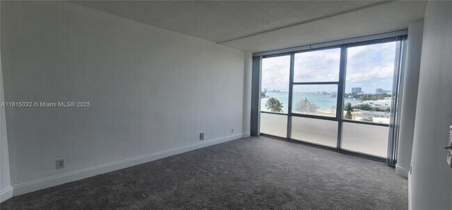 Building Photo - 900 Bay Dr