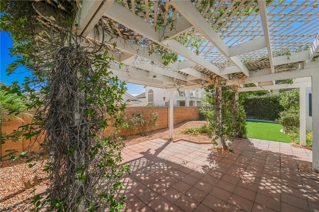 Building Photo - 490 Beaconwood St