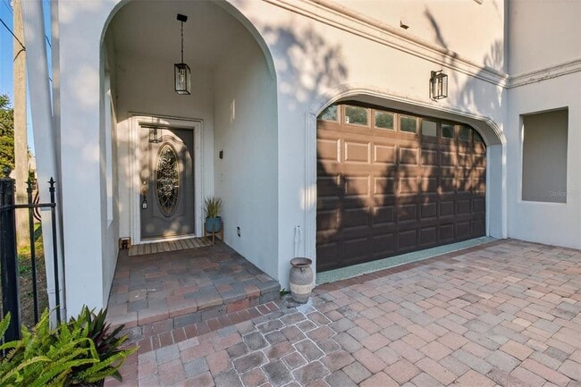 Building Photo - 5601 Bayshore Blvd