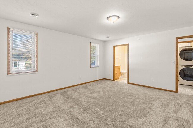 Building Photo - 544