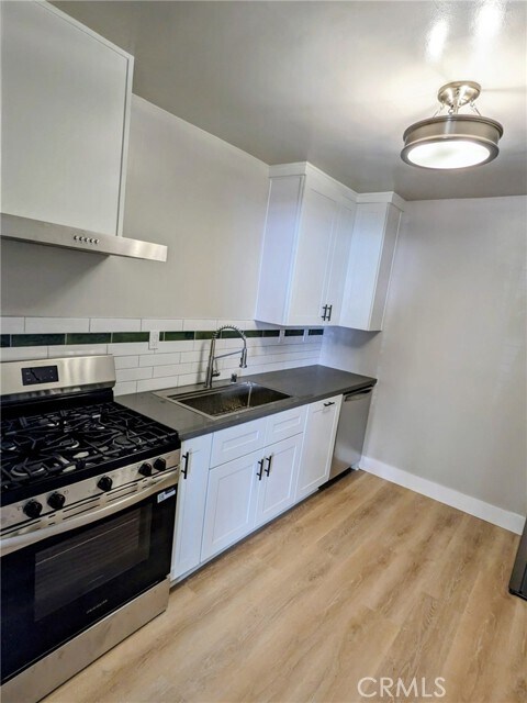 Building Photo - 1000 E 1st St