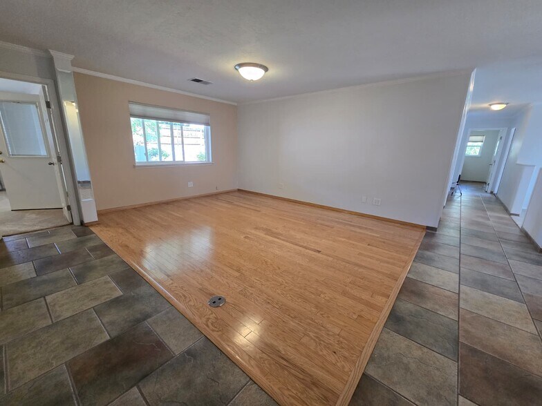 Living Room - 8909 Hilton Ave NE
