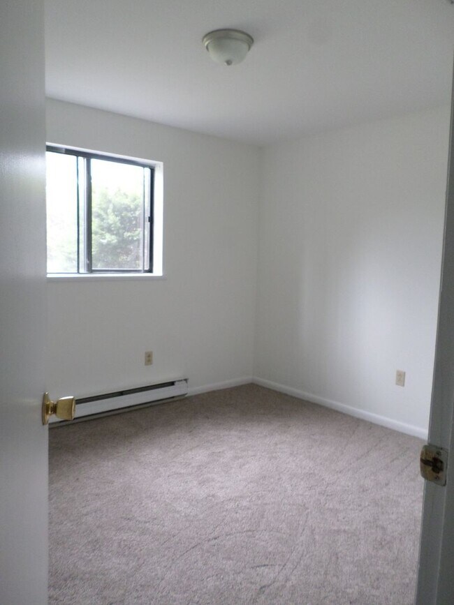 Building Photo - 913 Toms Creek Rd