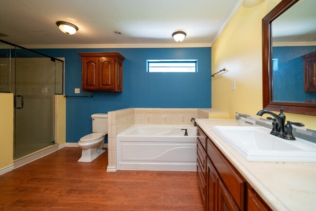 Building Photo - 830 Forest Lake W