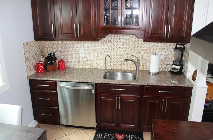 Building Photo - 391 Semel Ave