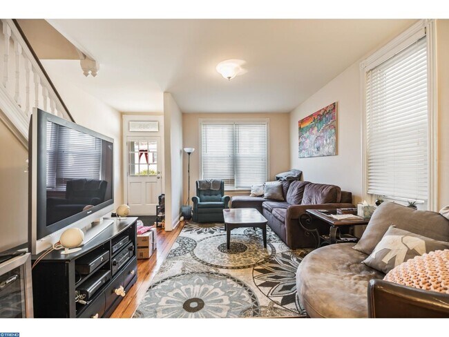 Building Photo - 385 Conarroe St