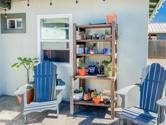 Building Photo - Beautiful Single-Story 2 Bedroom, 1 Bath w...
