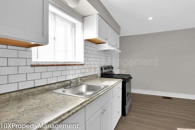 Building Photo - 3257 Cleveland Ave
