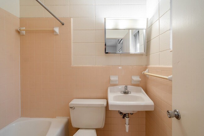 Building Photo - 1312#3 N. Adams St